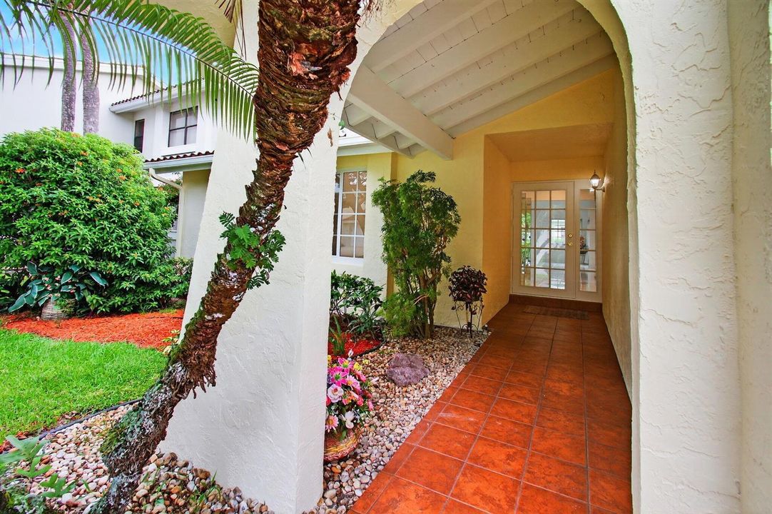 6105 VIA LAGUNA LN, 3/2/ CORNER VILLA