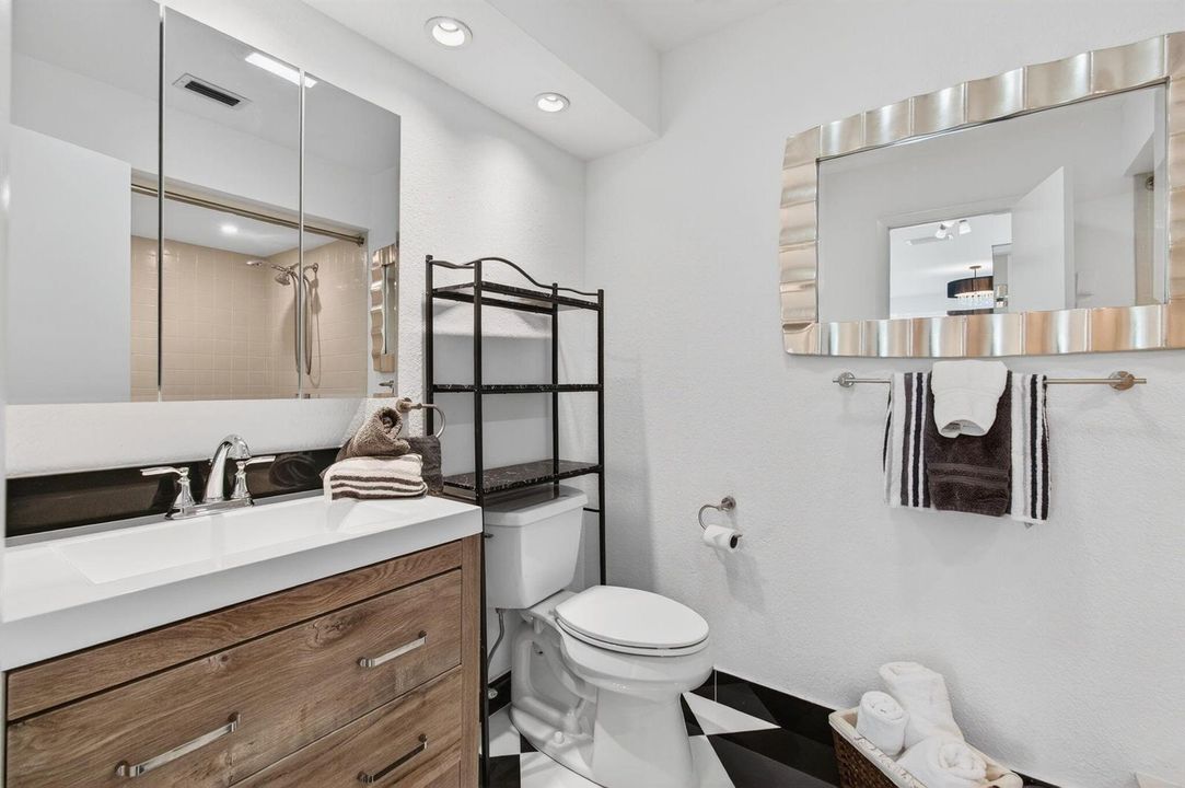 6105 VIA LAGUNA LN, 3/2/ CORNER VILLA