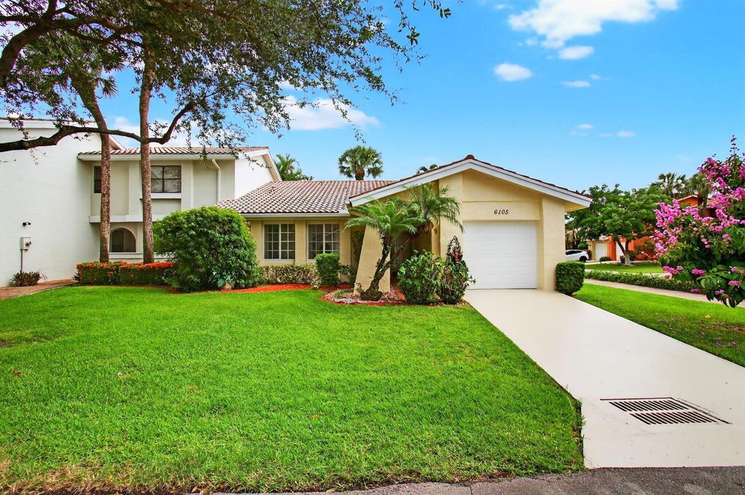 6105 VIA LAGUNA LN, 3/2/ CORNER VILLA