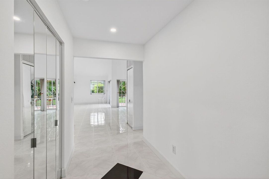 6105 VIA LAGUNA LN, 3/2/ CORNER VILLA
