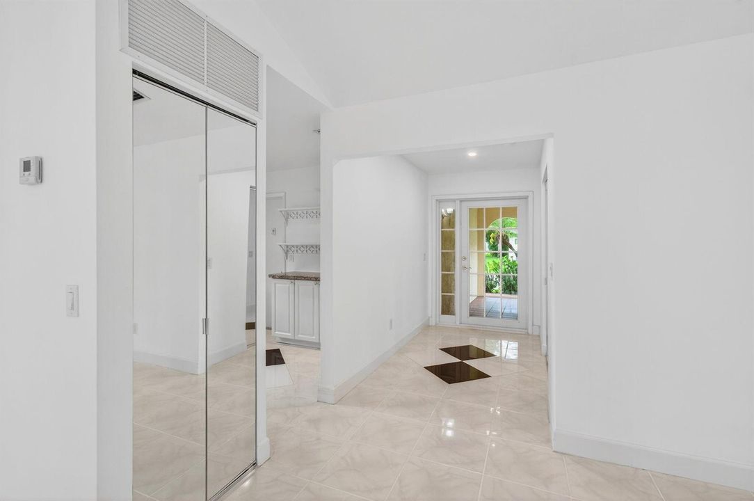 6105 VIA LAGUNA LN, 3/2/ CORNER VILLA