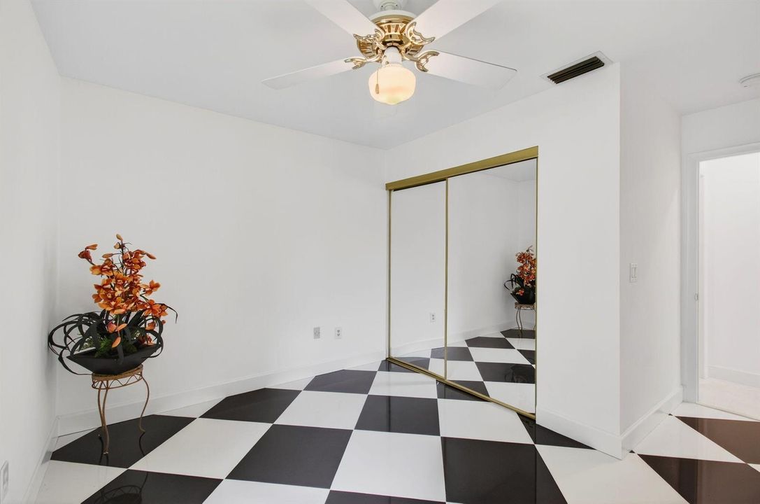 6105 VIA LAGUNA LN, 3/2/ CORNER VILLA