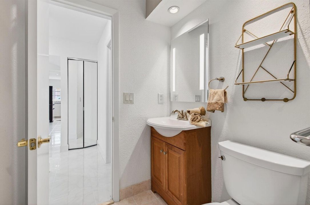 6105 VIA LAGUNA LN, 3/2/ CORNER VILLA