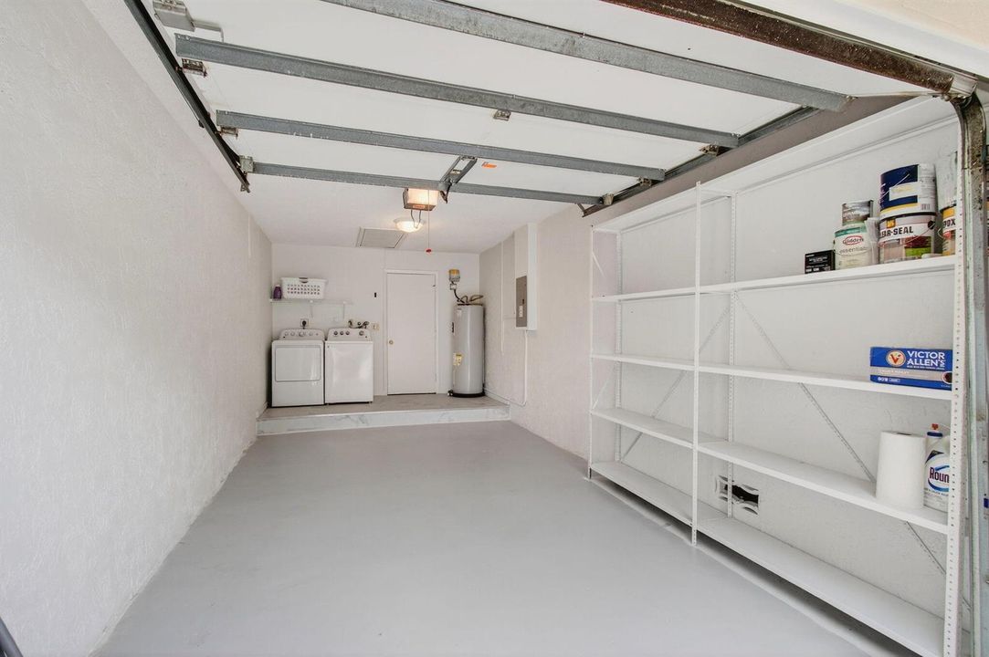 6105 VIA LAGUNA LN, 3/2/ CORNER VILLA