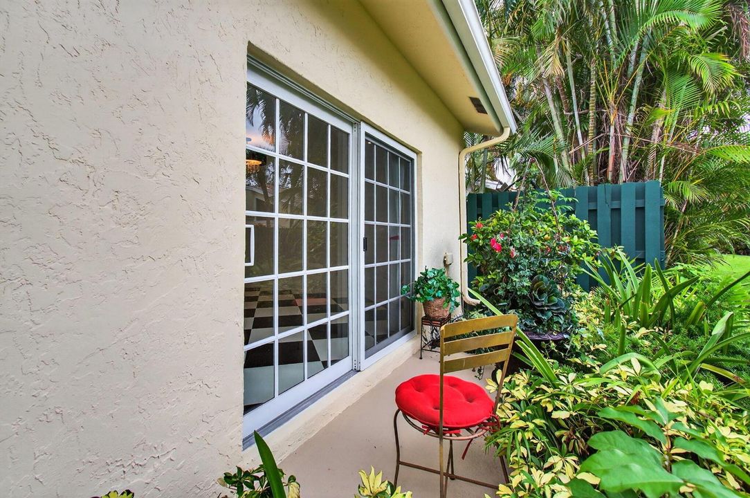 6105 VIA LAGUNA LN, 3/2/ CORNER VILLA