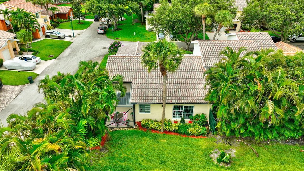 6105 VIA LAGUNA LN, 3/2/ CORNER VILLA