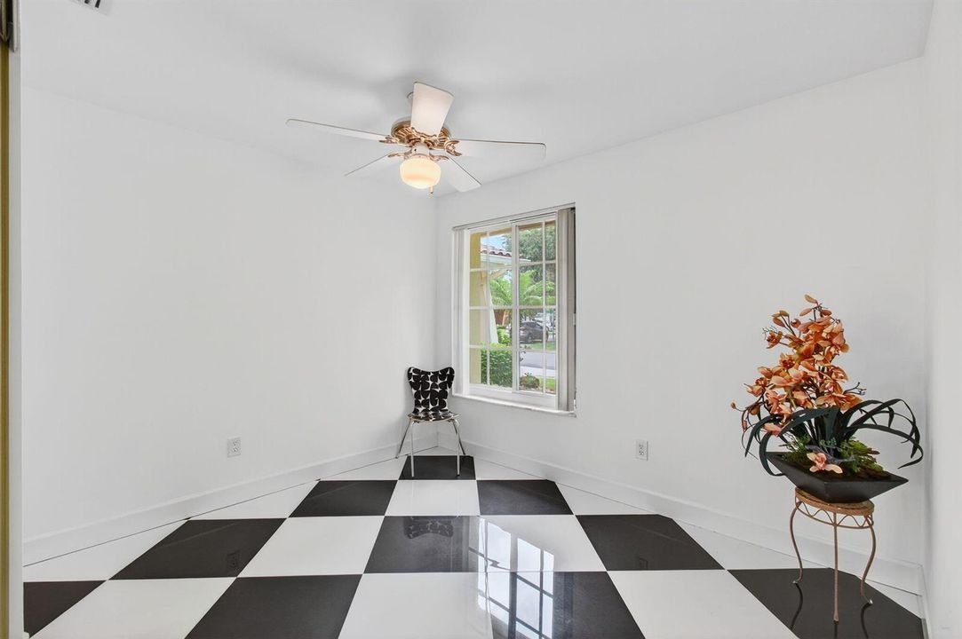 6105 VIA LAGUNA LN, 3/2/ CORNER VILLA