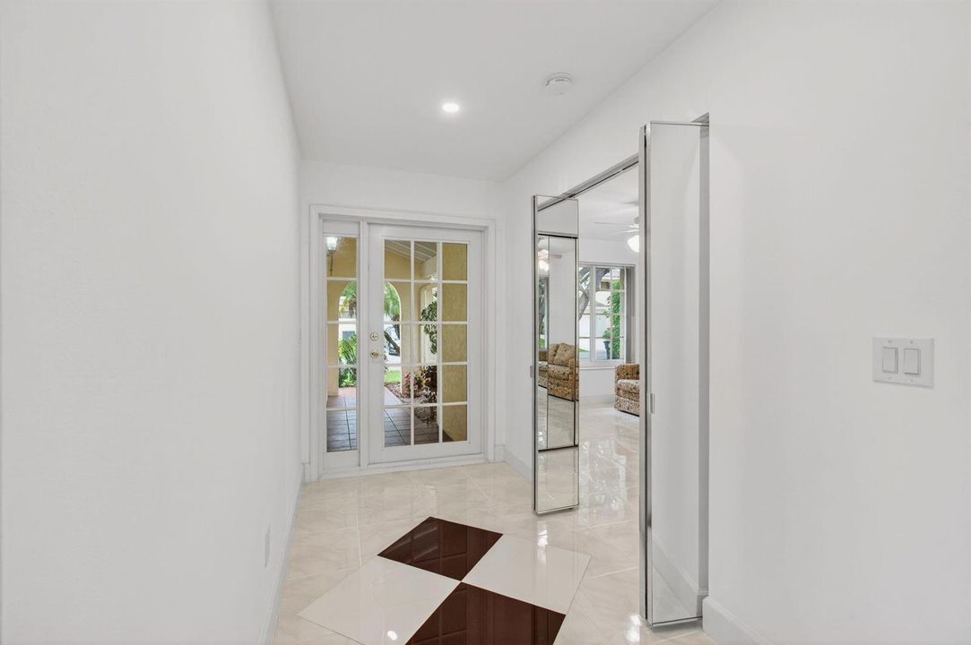 6105 VIA LAGUNA LN, 3/2/ CORNER VILLA
