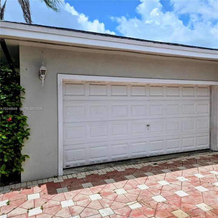 For Sale: $610,000 (3 beds, 2 baths, 1660 Square Feet)