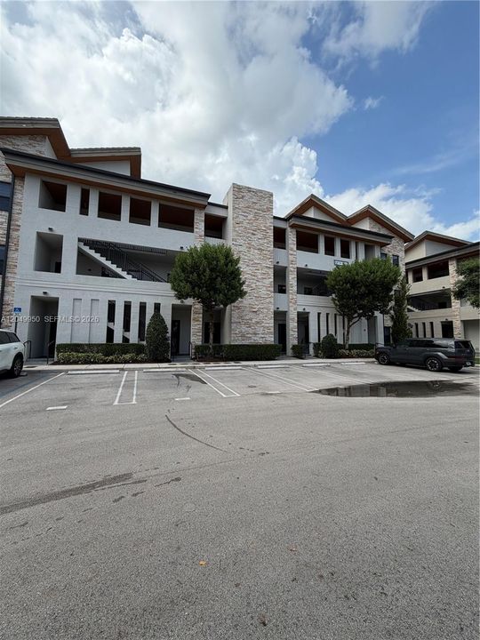 For Rent: $2,950 (2 beds, 2 baths, 1072 Square Feet)