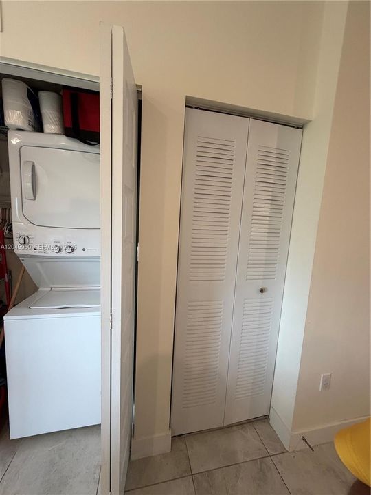 For Rent: $2,950 (2 beds, 2 baths, 1072 Square Feet)