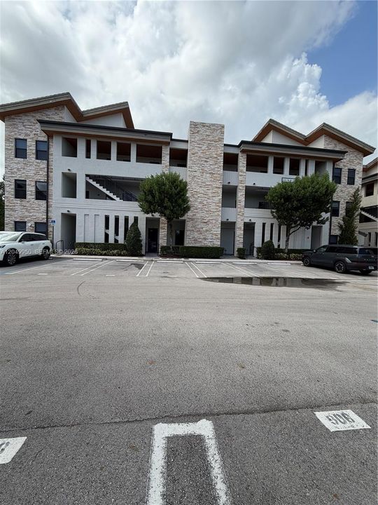 For Rent: $2,950 (2 beds, 2 baths, 1072 Square Feet)