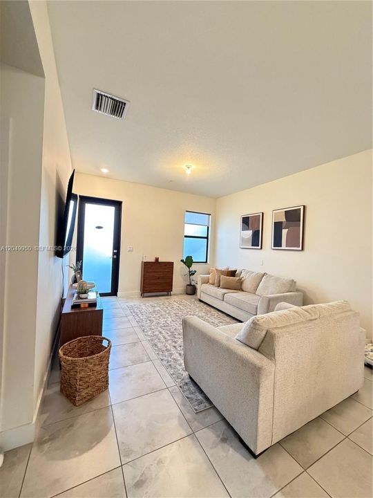For Rent: $2,950 (2 beds, 2 baths, 1072 Square Feet)
