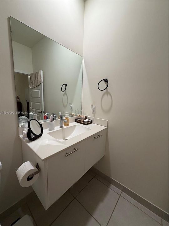 For Rent: $2,950 (2 beds, 2 baths, 1072 Square Feet)
