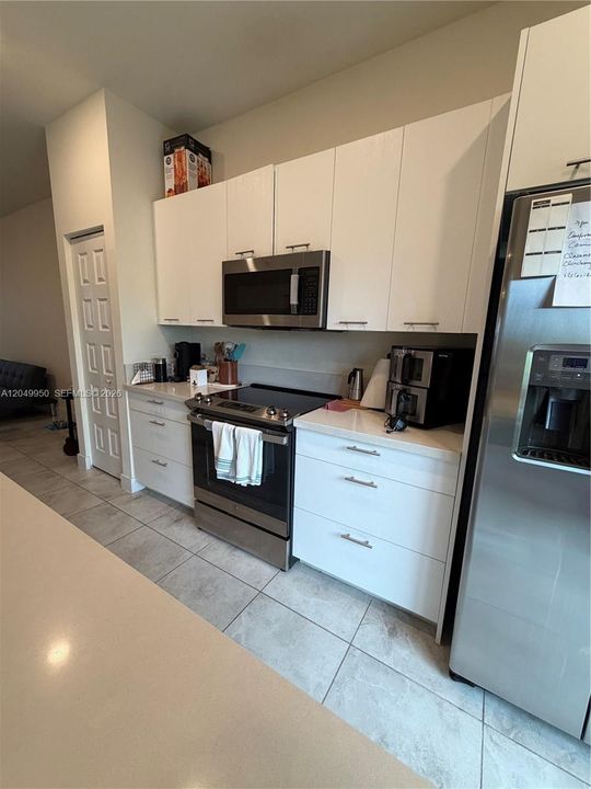 For Rent: $2,950 (2 beds, 2 baths, 1072 Square Feet)