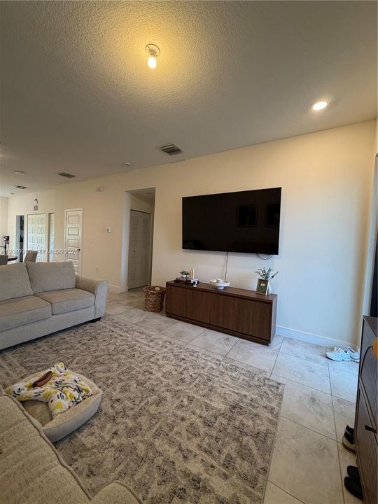 For Rent: $2,950 (2 beds, 2 baths, 1072 Square Feet)
