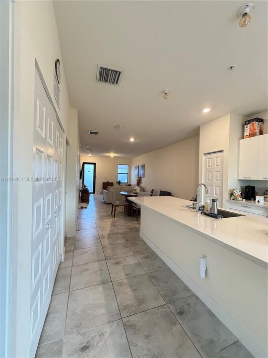 For Rent: $2,950 (2 beds, 2 baths, 1072 Square Feet)