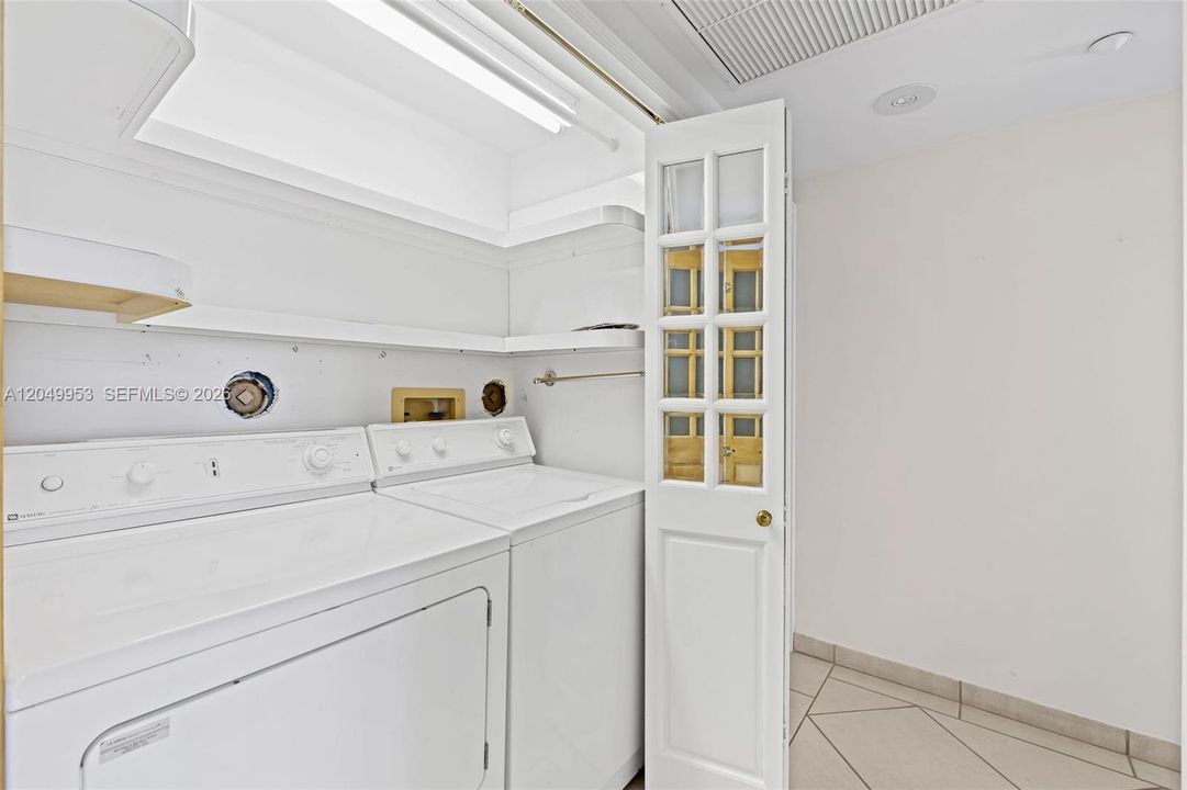 For Sale: $1,599,000 (2 beds, 2 baths, 1750 Square Feet)