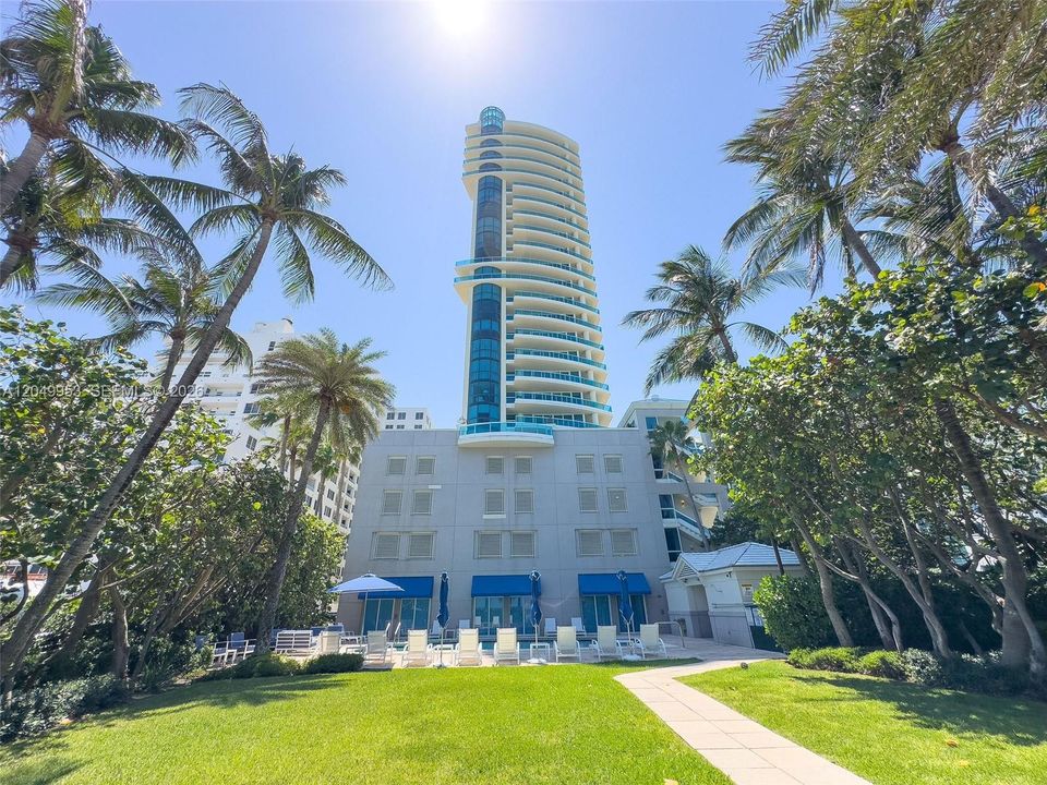 For Sale: $1,599,000 (2 beds, 2 baths, 1750 Square Feet)
