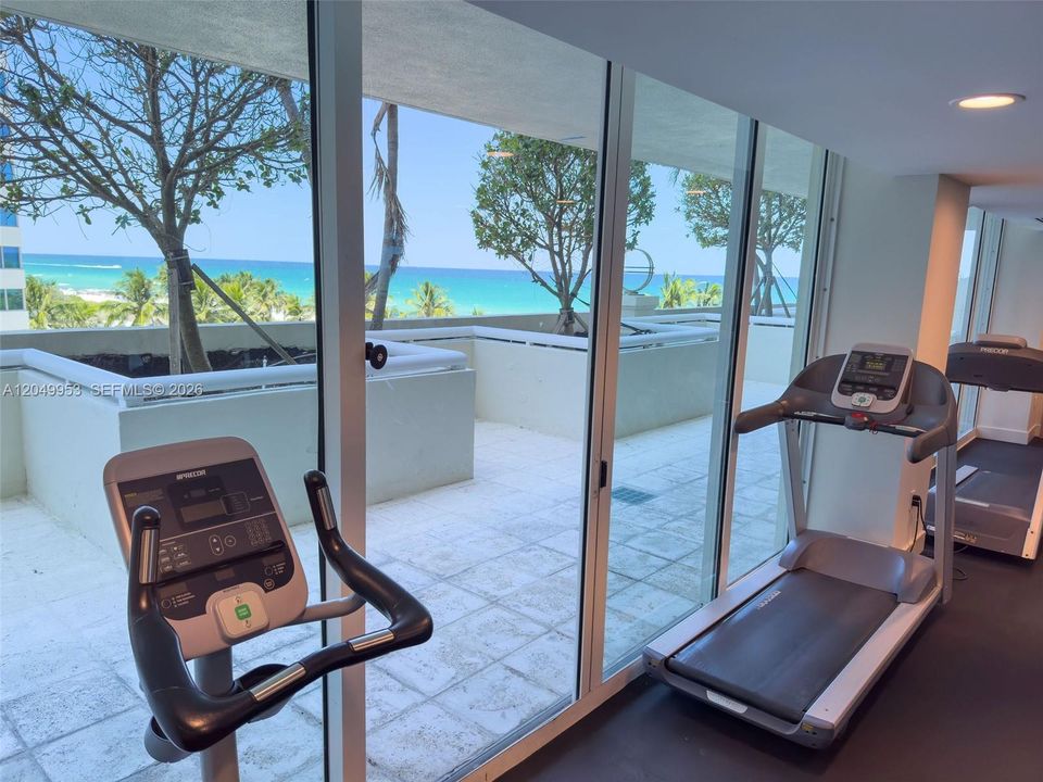 For Sale: $1,599,000 (2 beds, 2 baths, 1750 Square Feet)