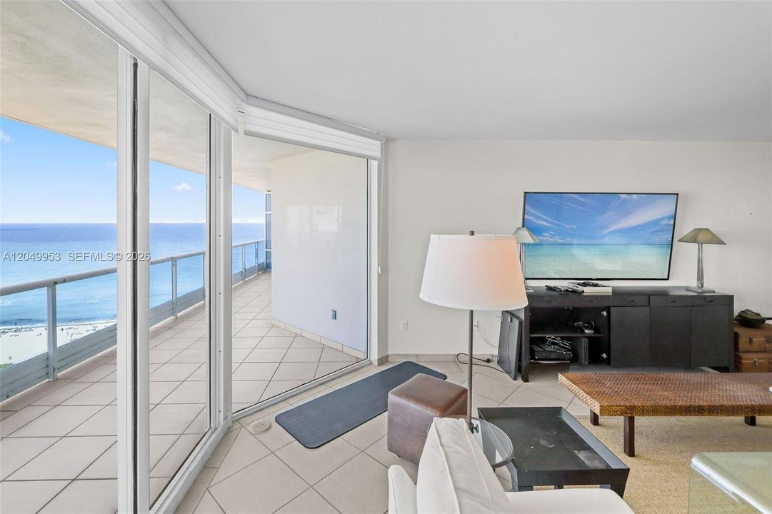 For Sale: $1,599,000 (2 beds, 2 baths, 1750 Square Feet)