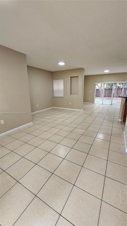 For Rent: $2,100 (3 beds, 2 baths, 1600 Square Feet)