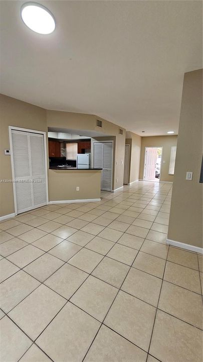 For Rent: $2,100 (3 beds, 2 baths, 1600 Square Feet)