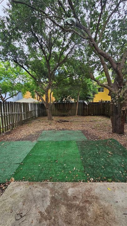 For Rent: $2,100 (3 beds, 2 baths, 1600 Square Feet)