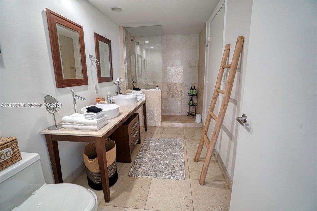 For Rent: $3,750 (1 beds, 1 baths, 898 Square Feet)