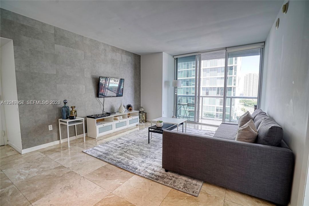 For Rent: $3,750 (1 beds, 1 baths, 898 Square Feet)