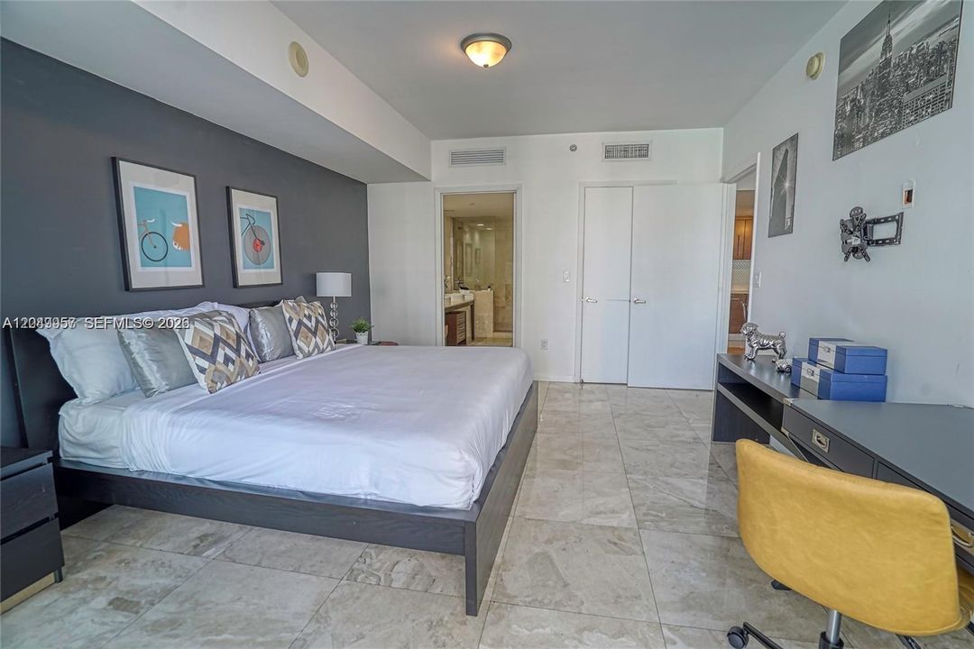 For Rent: $3,750 (1 beds, 1 baths, 898 Square Feet)
