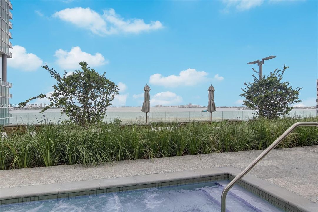 For Rent: $6,000 (2 beds, 3 baths, 1198 Square Feet)