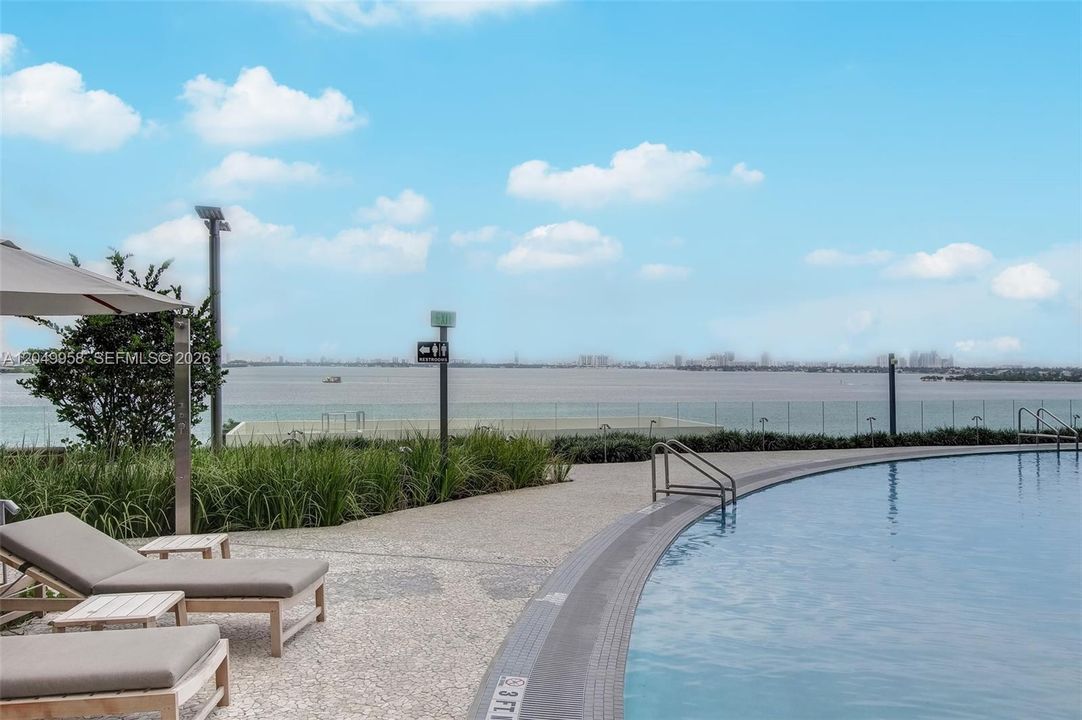 For Rent: $6,000 (2 beds, 3 baths, 1198 Square Feet)