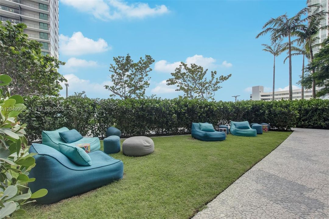 For Rent: $6,000 (2 beds, 3 baths, 1198 Square Feet)