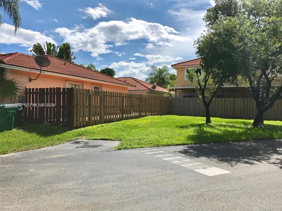 For Rent: $3,900 (3 beds, 2 baths, 1219 Square Feet)