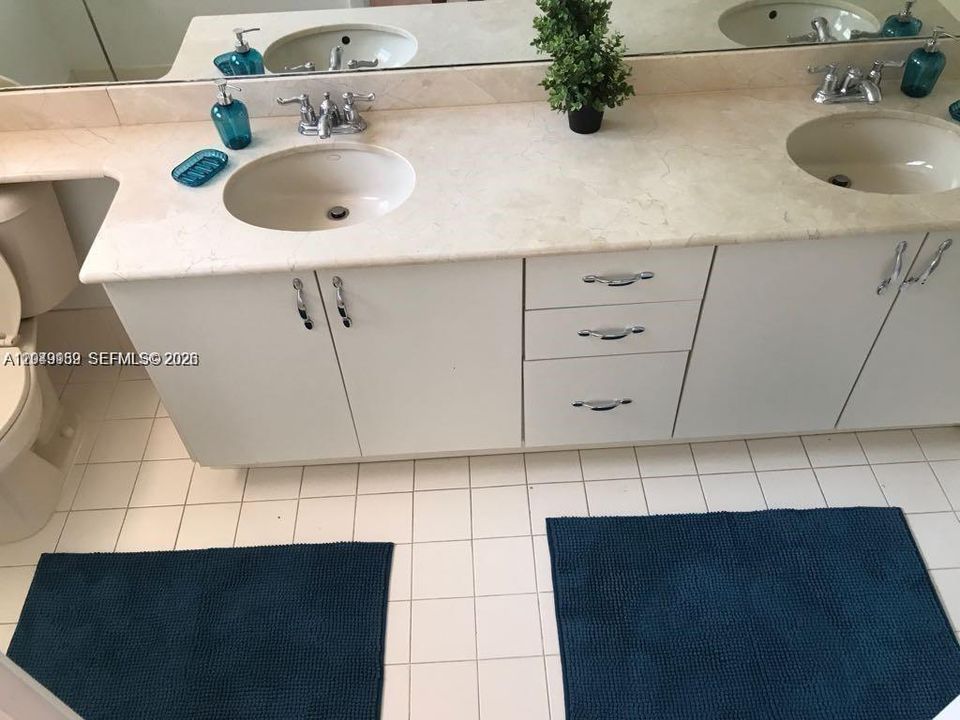 For Rent: $3,900 (3 beds, 2 baths, 1219 Square Feet)