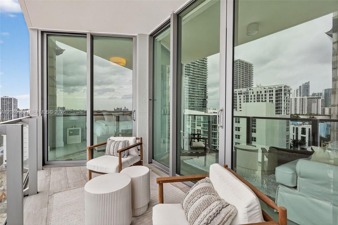 For Rent: $4,300 (1 beds, 2 baths, 790 Square Feet)