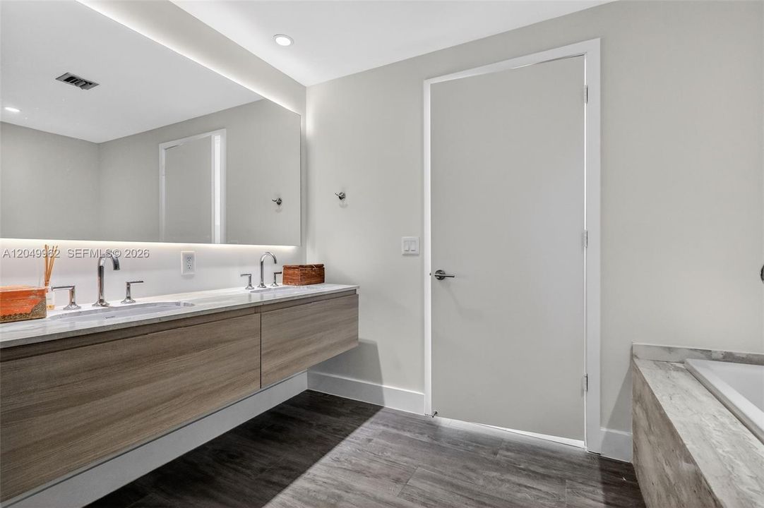 For Rent: $4,300 (1 beds, 2 baths, 790 Square Feet)