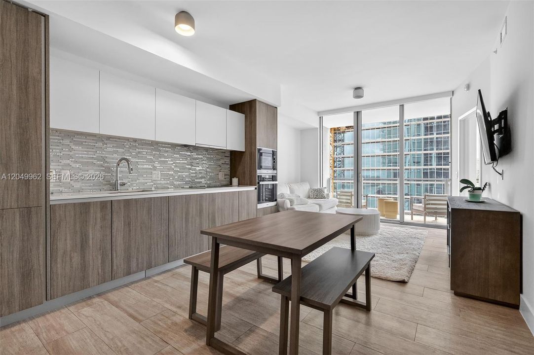 For Rent: $4,300 (1 beds, 2 baths, 790 Square Feet)