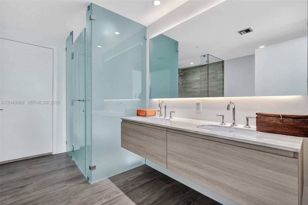 For Rent: $4,300 (1 beds, 2 baths, 790 Square Feet)