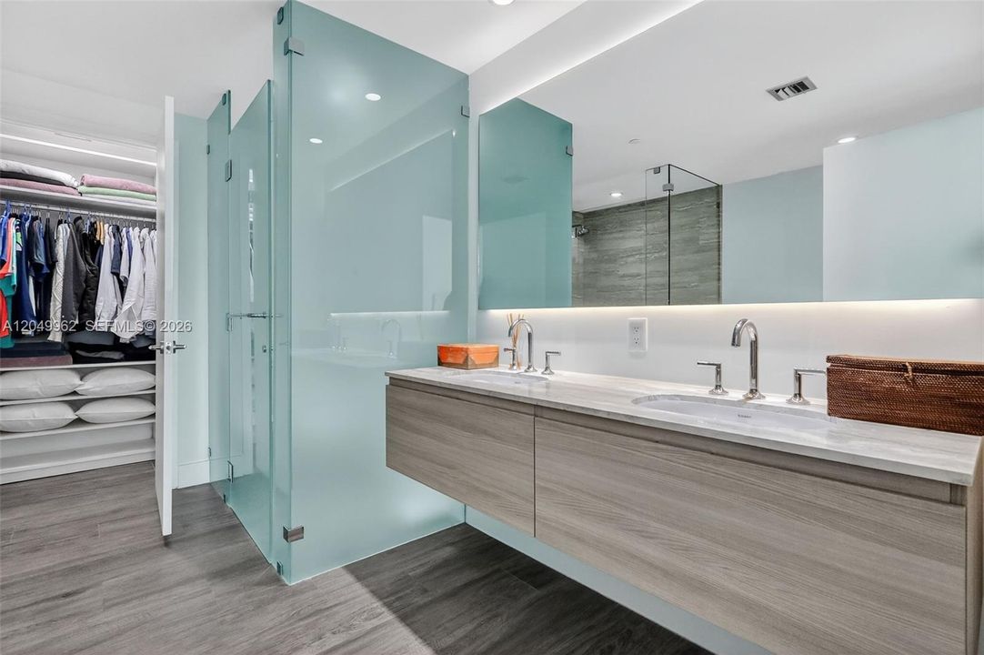 For Rent: $4,300 (1 beds, 2 baths, 790 Square Feet)