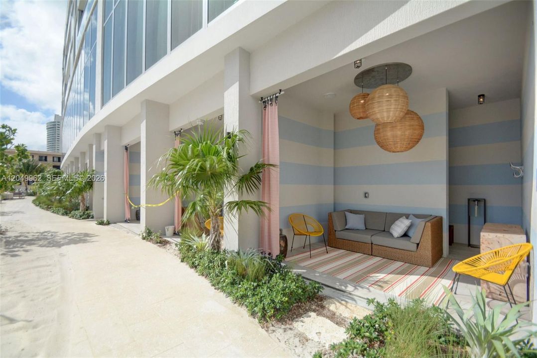 For Rent: $4,300 (1 beds, 2 baths, 790 Square Feet)