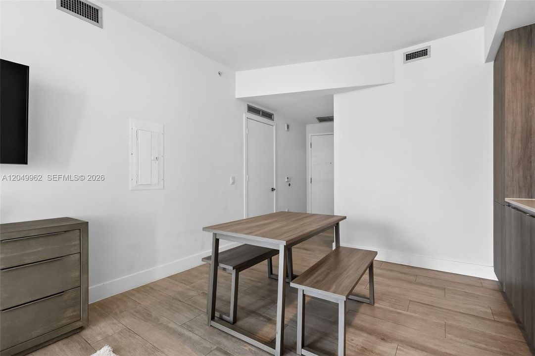 For Rent: $4,300 (1 beds, 2 baths, 790 Square Feet)