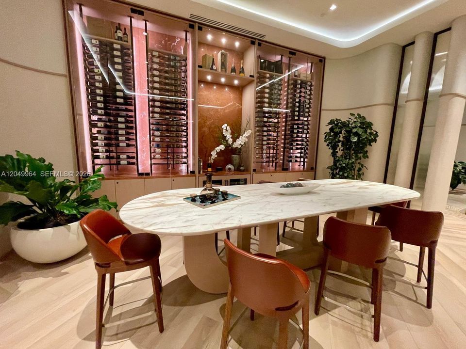 For Rent: $4,500 (1 beds, 1 baths, 551 Square Feet)