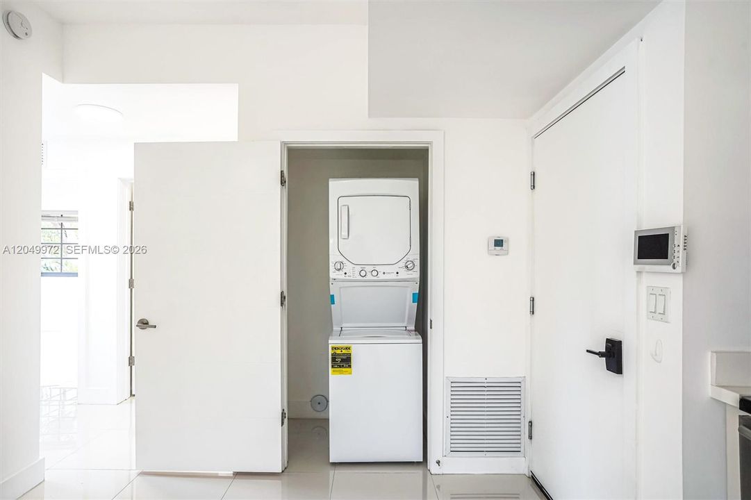 В аренду: $2,950 (2 спален, 1 ванн, 900 Квадратных фут)