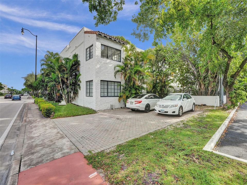 В аренду: $2,950 (2 спален, 1 ванн, 900 Квадратных фут)