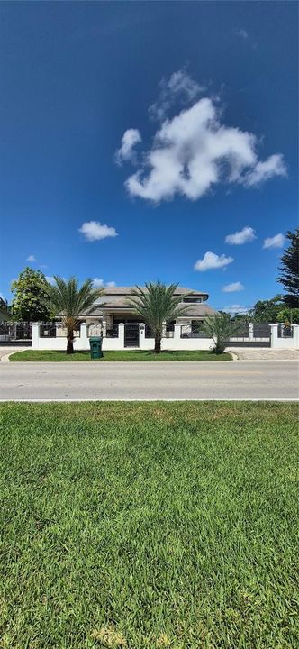 For Sale: $1,700,000 (5 beds, 2 baths, 3153 Square Feet)