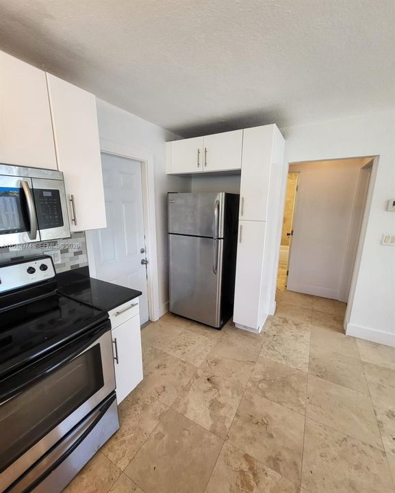 For Rent: $1,850 (1 beds, 1 baths, 556 Square Feet)