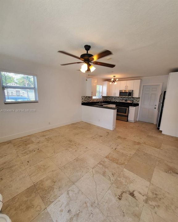 For Rent: $1,850 (1 beds, 1 baths, 556 Square Feet)