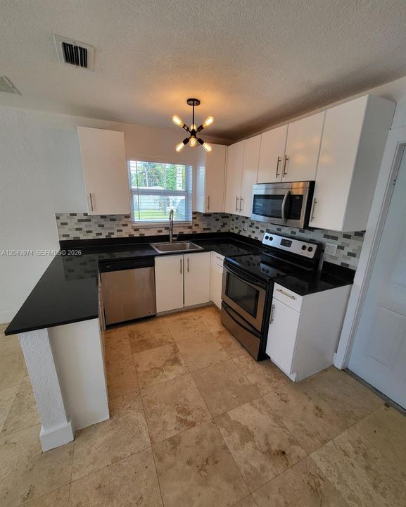 For Rent: $1,850 (1 beds, 1 baths, 556 Square Feet)